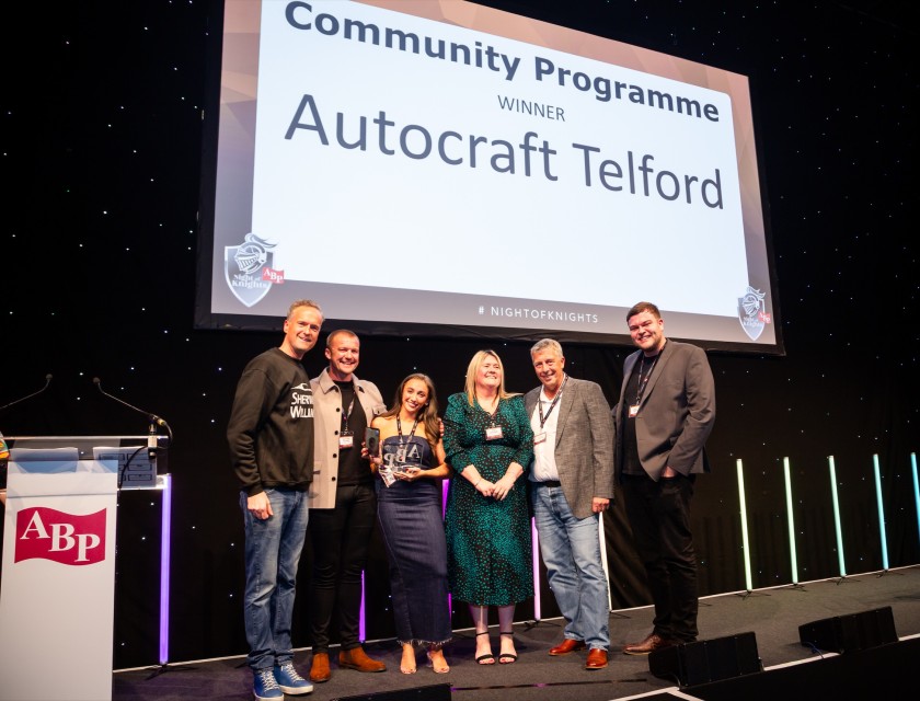 Pictured, Tim Shaw of Car SOS Presenting Autocraft with the Award (From Left: Matt & Maddison Fielding, Tina Williams, Phil Travis).